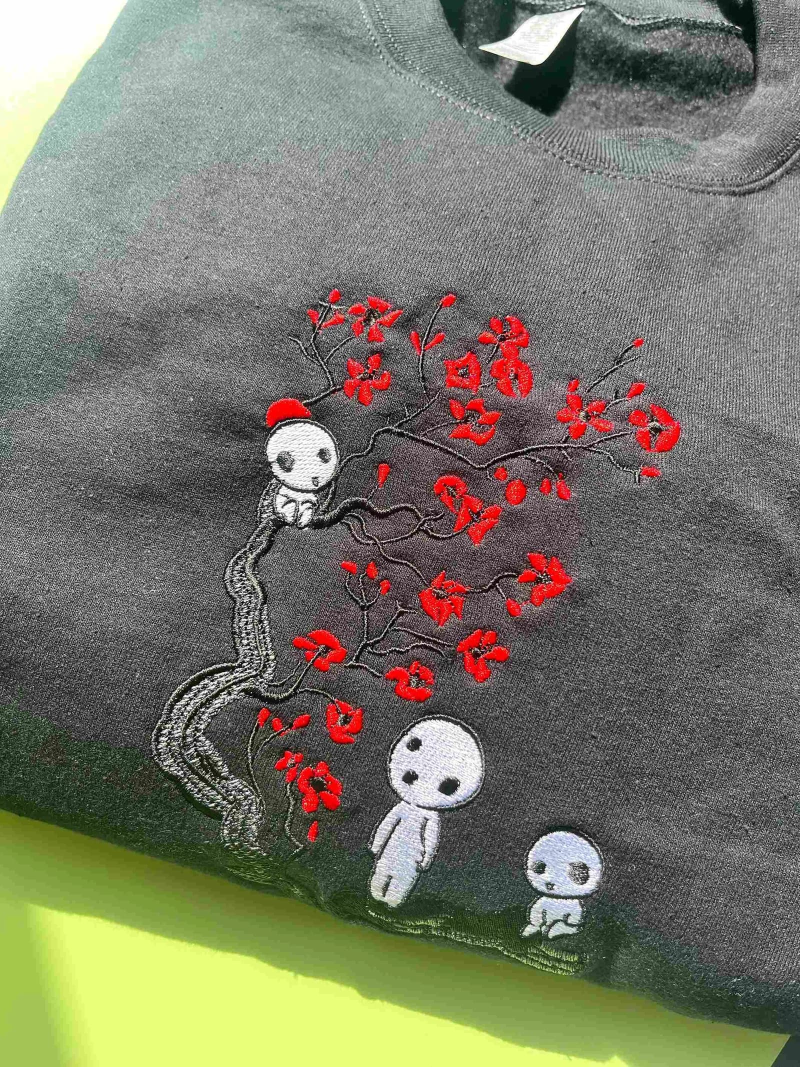Kodama et les fleurs de Cerisier — Sweatshirt