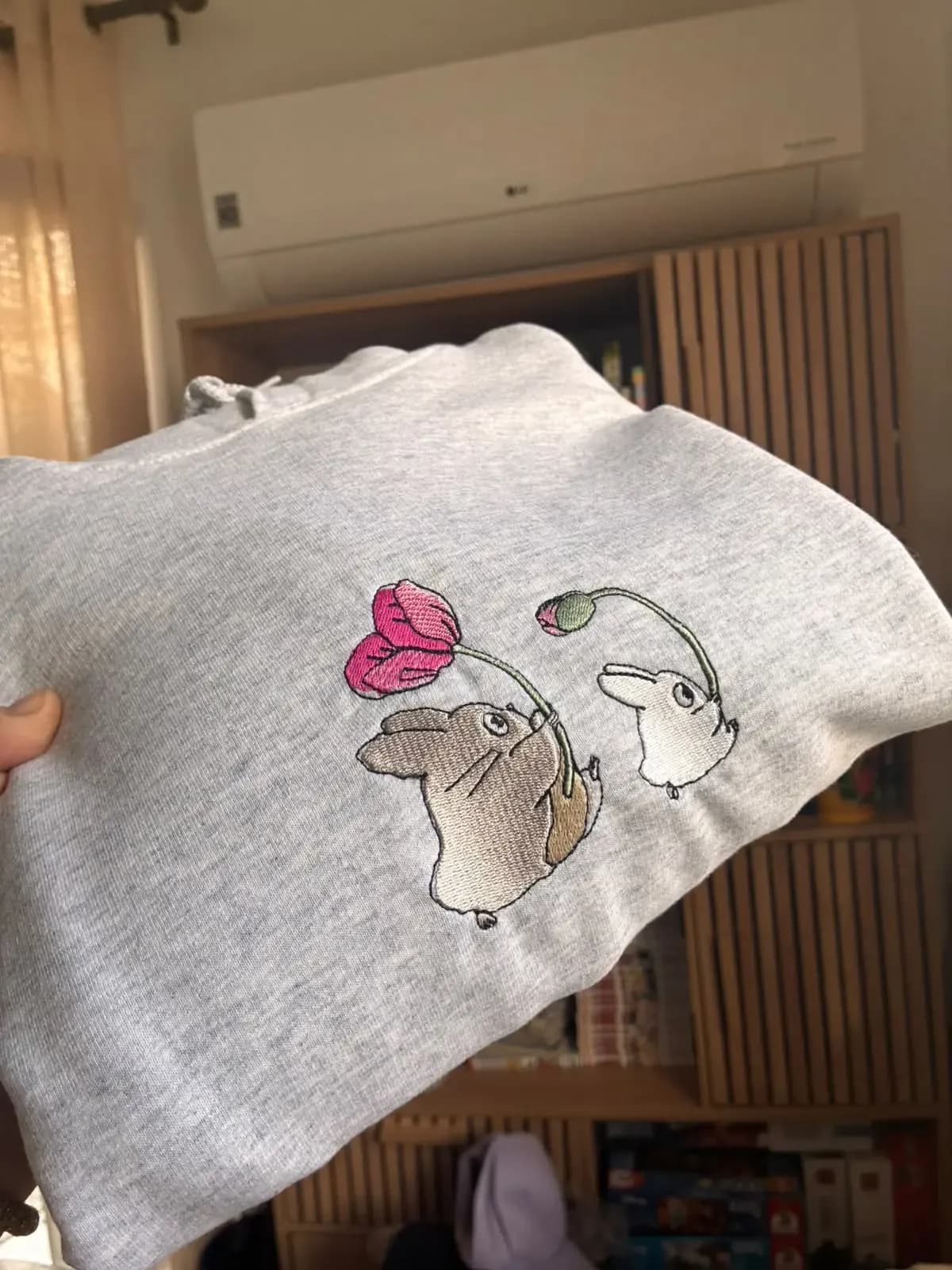 Totoro et sa fleur — Hoodie