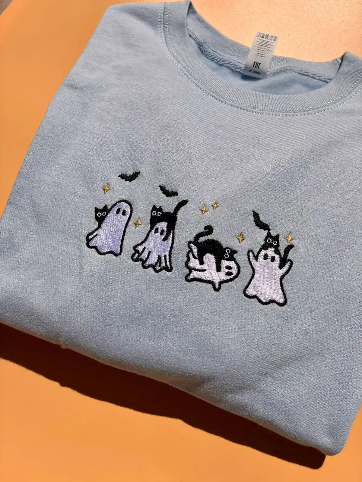 Chats noirs et fantômes