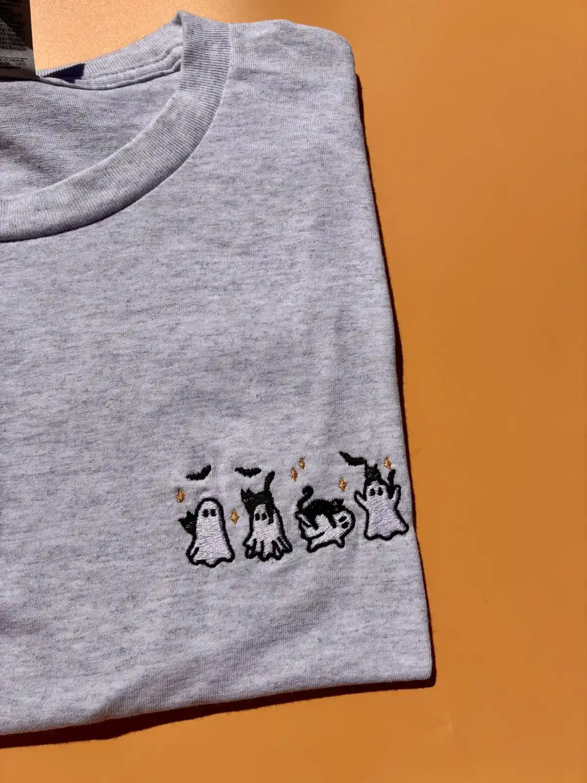Chats noirs et fantômes — T-shirt
